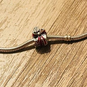 Gift box Pandora charm
